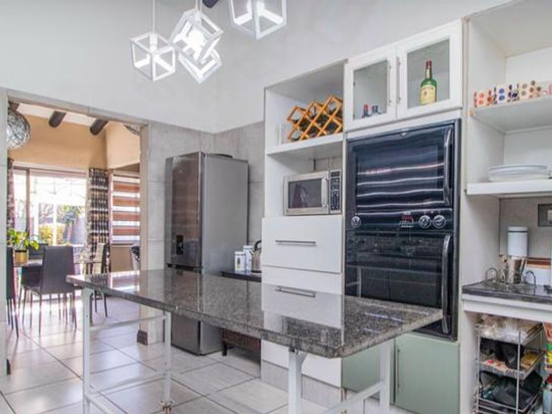 3 Bedroom home and smart investment - Photo 5