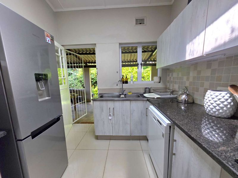 Charming 3 Bedroom Townhouse for Sale in Waterfall – Pet-Friendly with Patio & Garden - Photo 8