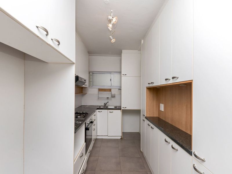 Outstanding Opportunity - Airbnb- & Pet Friendly,Spacious Garden Apartment with Garage - Photo 9