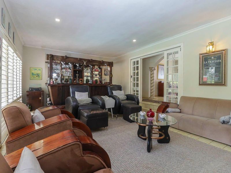 Spacious Family Home in the Heart of Gillitts - Photo 4