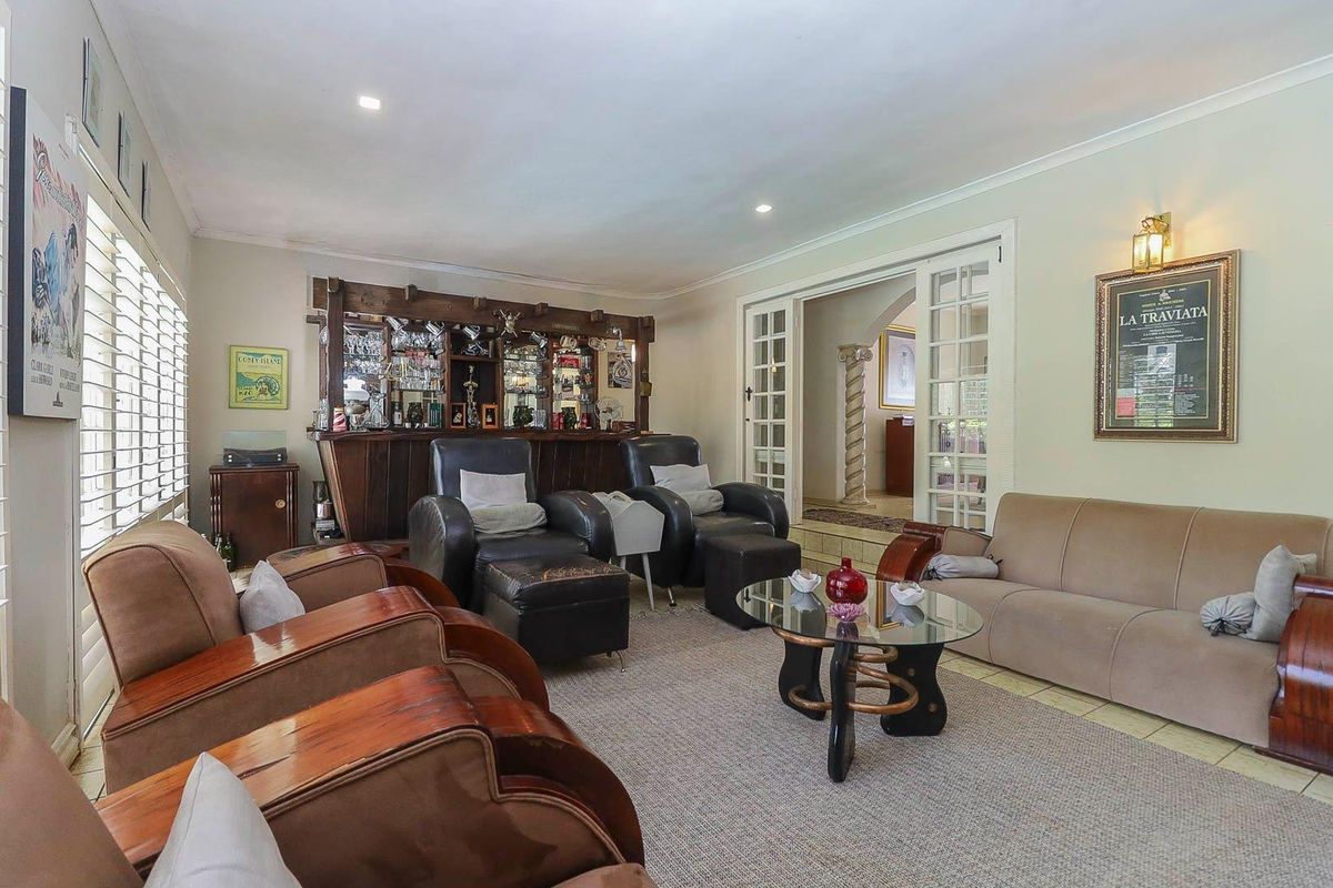 Spacious Family Home in the Heart of Gillitts - Photo 4