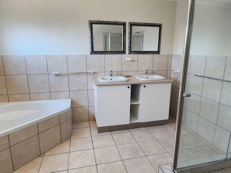 Located within walking distance of Windhoek Gymnasium - Photo 6