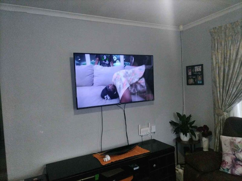 Beautiful home in a gated community - Photo 8