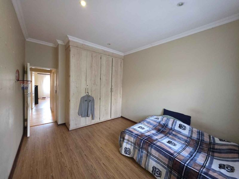 Magnificent, spacious, modern 4 Bedroom, Study, 3,5 Bathroom House to Rent in popular The Wilds Estate. Ideal for the Executive or an Embassy. - Photo 7