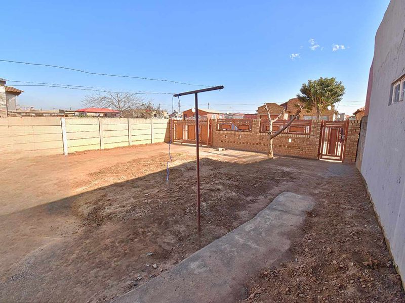 Starter Home - Photo 2