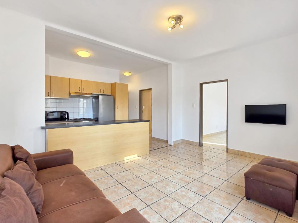 Open plan living & kitchen