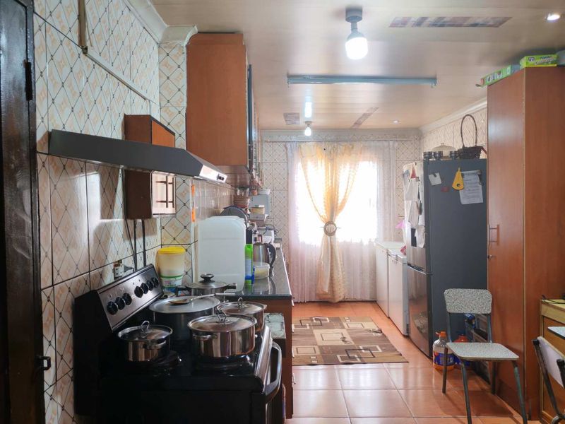 "Space & Comfort: Brick Home with Bonus Outbuilding!" - Photo 9