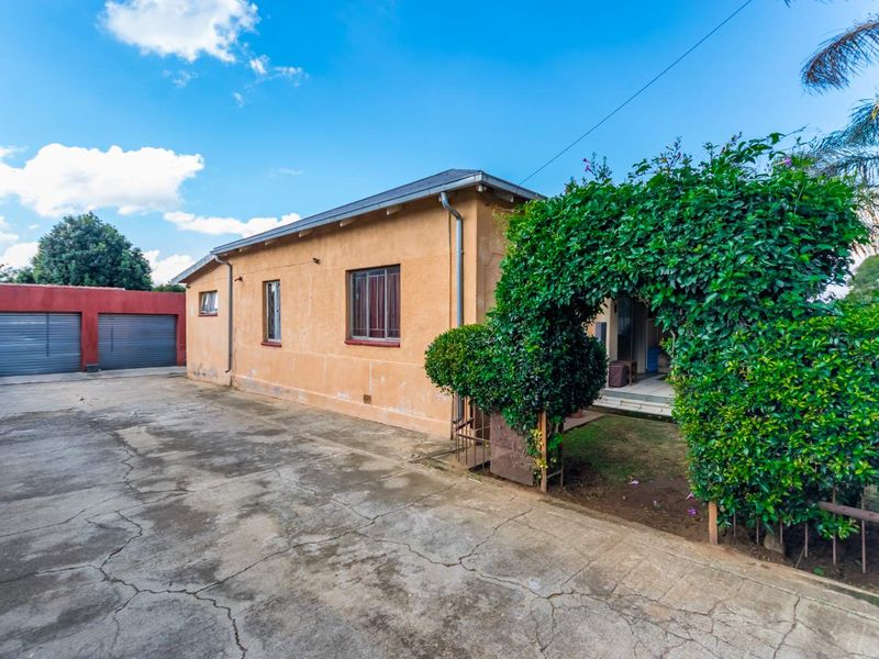 Ideal Family Home In Krugersdorp West - Photo 2