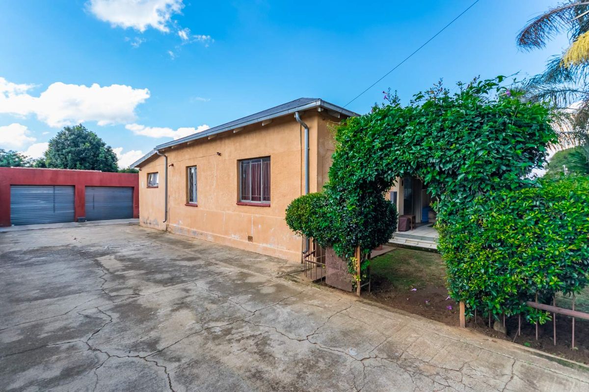 Ideal Family Home In Krugersdorp West - Photo 2