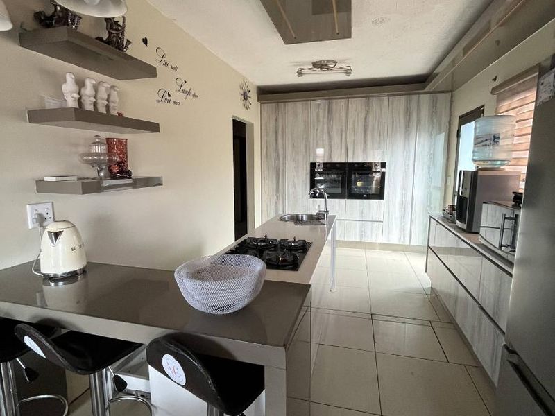 🏡✨ STUNNING FAMILY HOME FOR SALE IN CIMBEBASIA - Photo 6