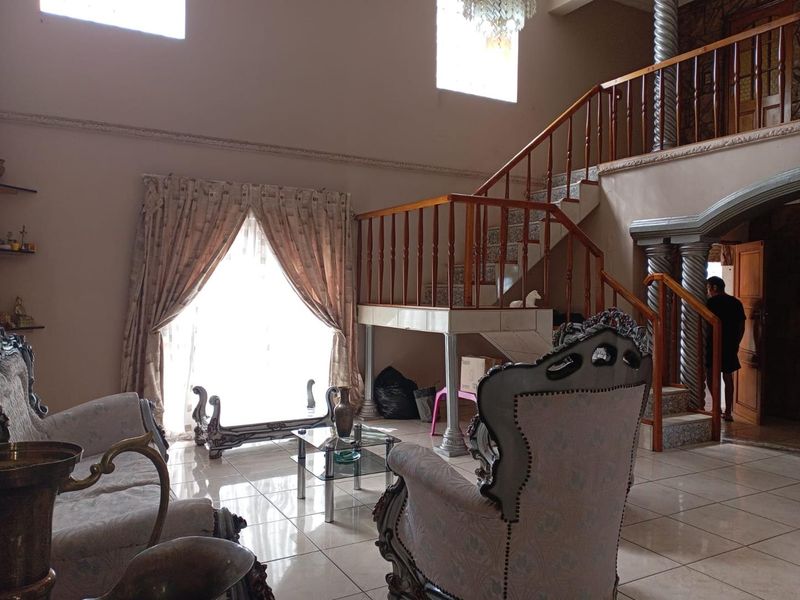 Huge home with 2 Flatlets for added income - Photo 5