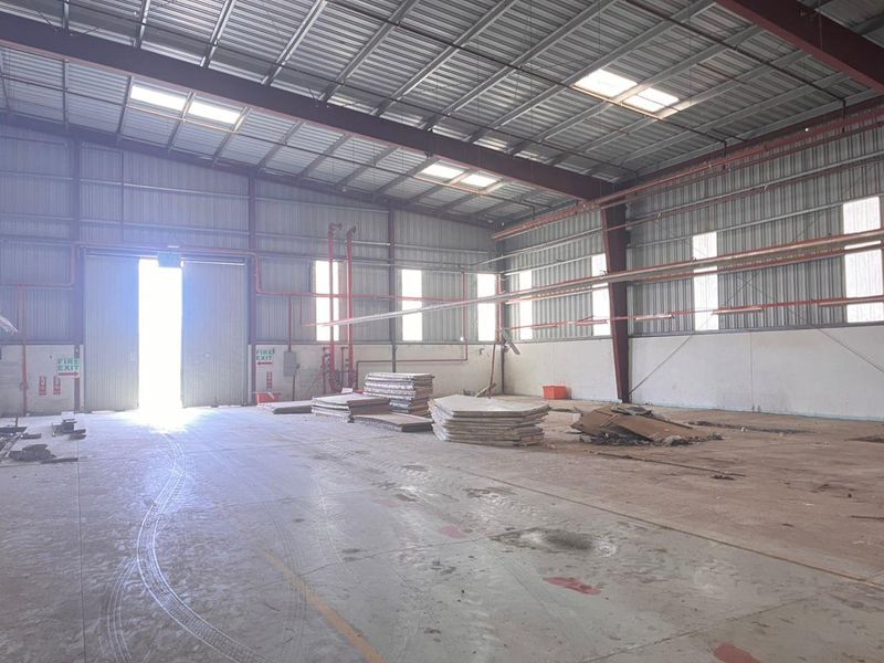 Large Warehouse To Let - Photo 9