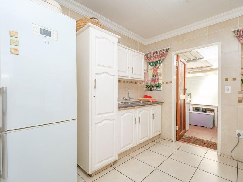 3 Bedroom in Protea Retirement Village. A Wonderful Place to live. - Photo 10