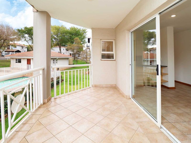 Light-Filled 2 Bed, 2 Bath Apartment Overlooking Pool & Tranquil Atmosphere - Photo 7
