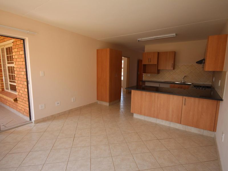 Perfect 2-Bedroom, 1-Bathroom, 1Carport Ground-Floor Apartment - Photo 7