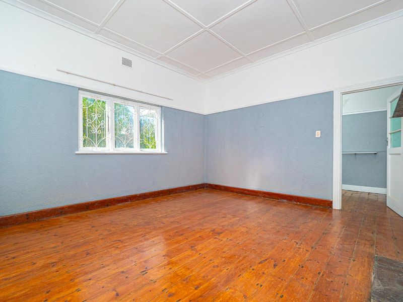 An outstanding family home waiting to be re-invigorated - Photo 8