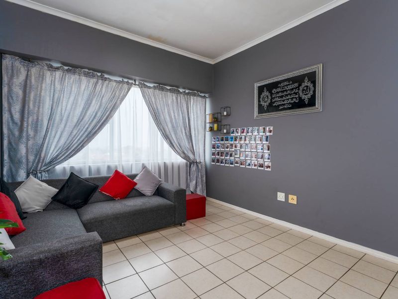 2 Bedroom Apartment for sale - Photo 2