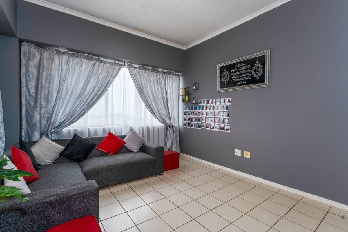 2 Bedroom Apartment for sale - Photo 2