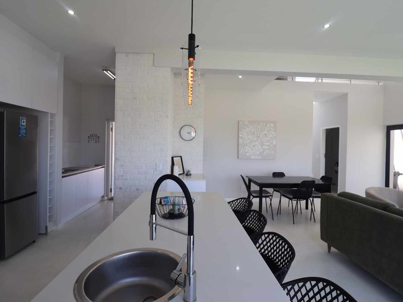 Luxury 3-Bedroom Townhouse Overlooking the Namib Dunes, Perfect Home or Airbnb Investment - Photo 7