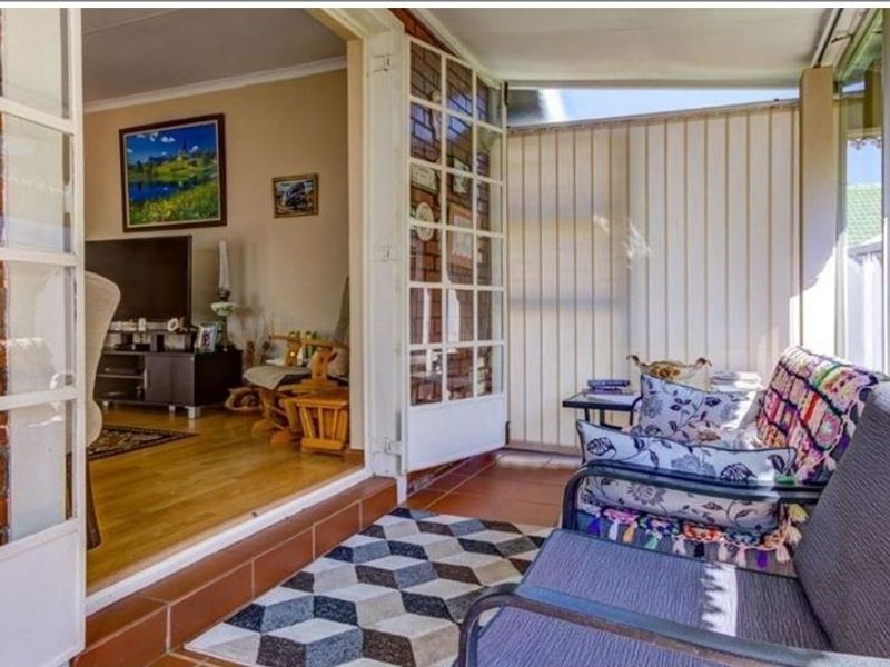 3 Bedroom House in Glen Marais - Photo 8