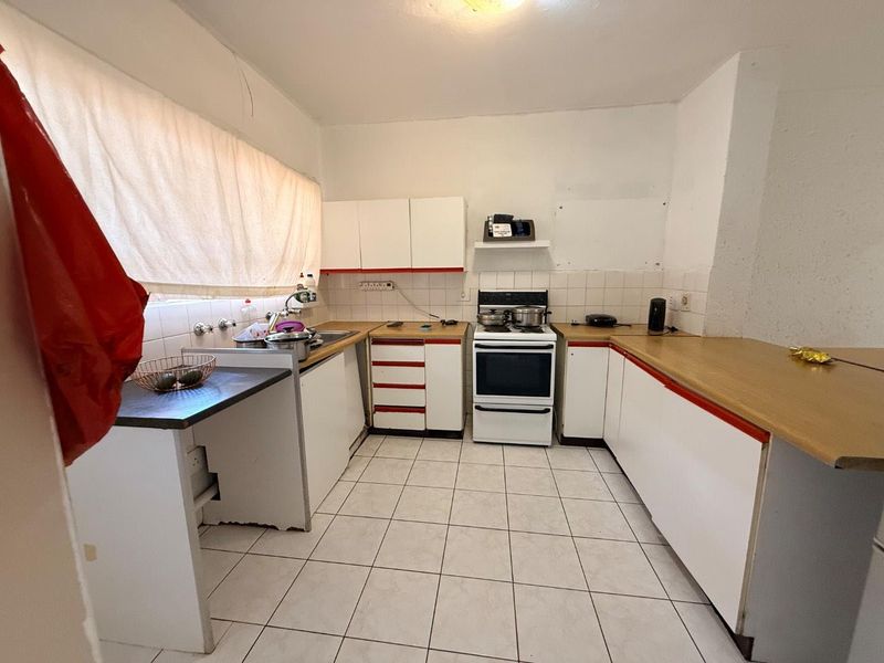 Charming 2-Bedroom Apartment with Spacious Garden & Ample Parking - Photo 7