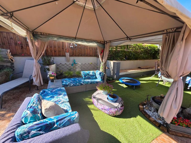 Relaxing Family Home - Photo 6