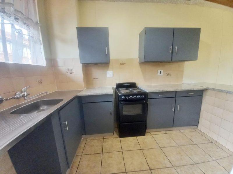 **Spacious 2 Bedroom Apartment for Rent** - Photo 7