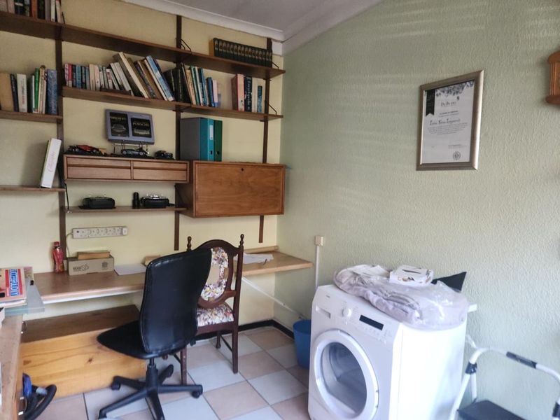 Exceptional Family Home in Enclosed Area with a two Bedroom Flat - Photo 7
