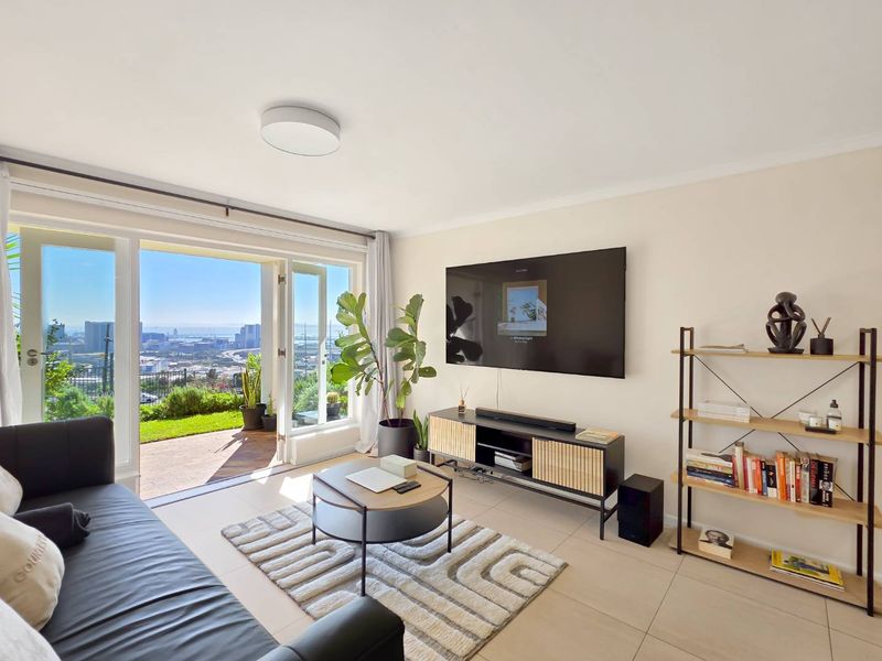 Tranquil City Views Await: Secure Two-Bedroom Apartment - Photo 5