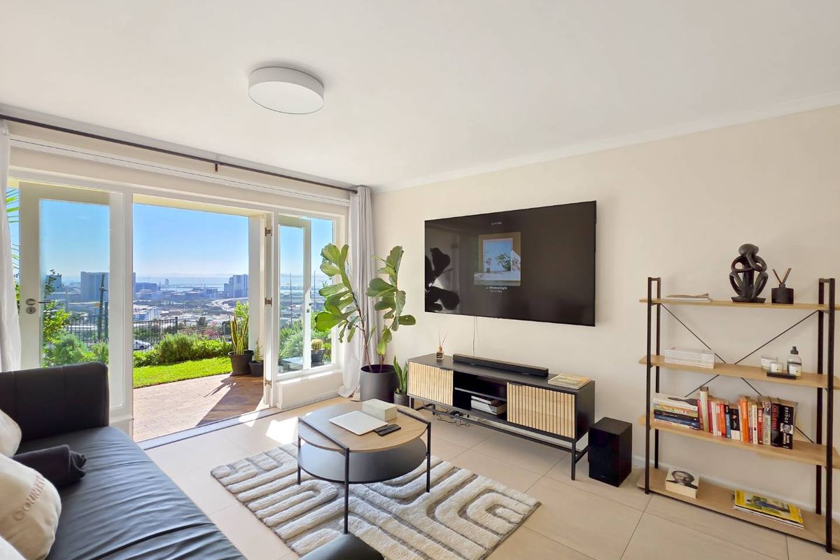 Tranquil City Views Await: Secure Two-Bedroom Apartment - Photo 5