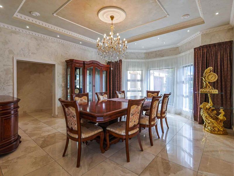 Magnificent Luxury Estate with Panoramic Views in Mooikloof Heights - Photo 10