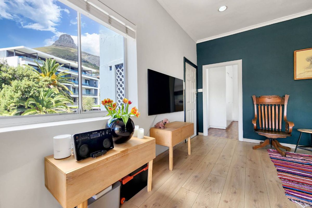 Stylish 1 Bedroom Gem With Mountain Views! - Photo 3