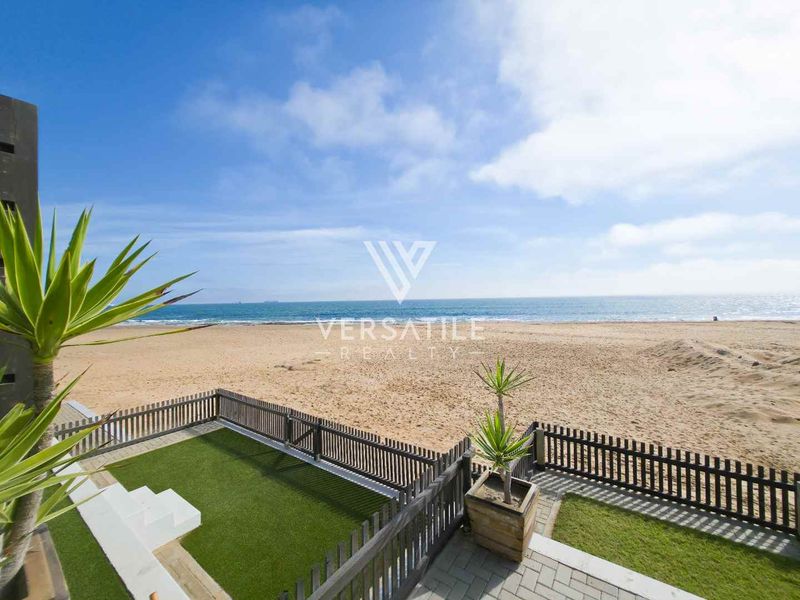 Spectacular Beachfront Townhouse to Rent - Photo 2