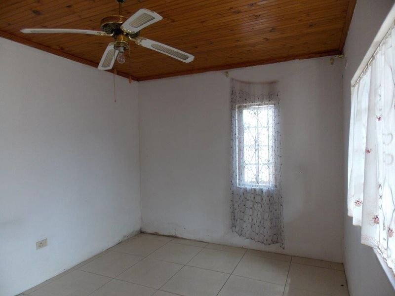 Comfortable Family Living in Shallcross Chatsworth - Photo 9