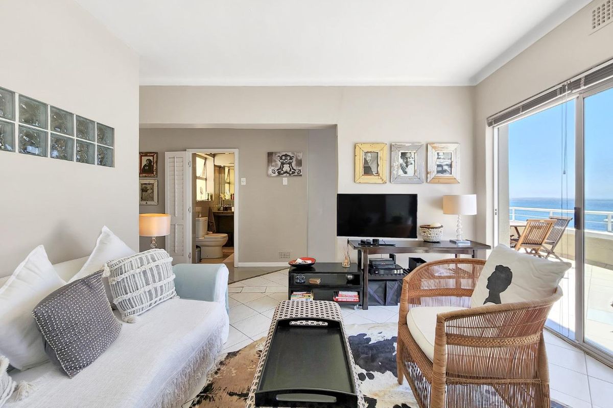 Beachfront bliss from the 7th floor with sea views - Photo 5