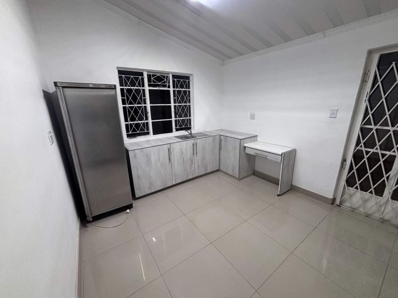 Secure 1 Bedroom Flatlet to Rent in Hayfields, Pietermaritzburg - Photo 6