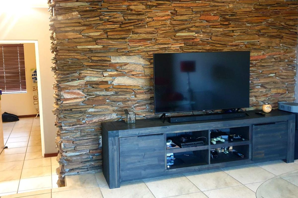 Excellent Position – Low Maintenance Contemporary additions.  All you can ask for with the price tag to match!!! - Photo 3