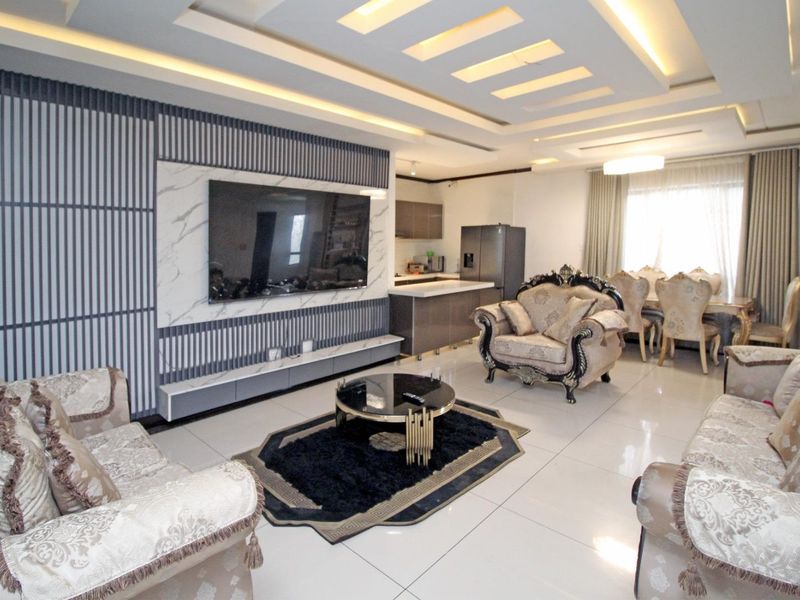 Luxury Modern Family Home - Photo 5