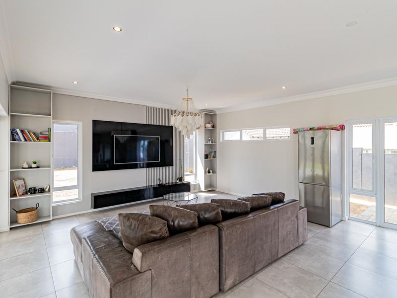 Luxury Living in a Secure and Sought-After Estate - Photo 8