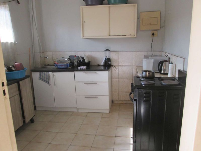 BEAUTIFUL, NEAT AND CLEAN [ 1.5] ONE AND HALF BEDROOM APARTMENT FOR SALE IN PRETORIA WEST BARGAIN - Photo 4