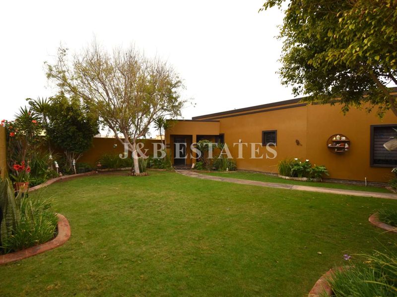 Stunning House Close To The Golfcourse - Photo 2