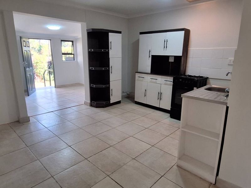 2 Bed Garden Flatlet including water - Crestview - Photo 6