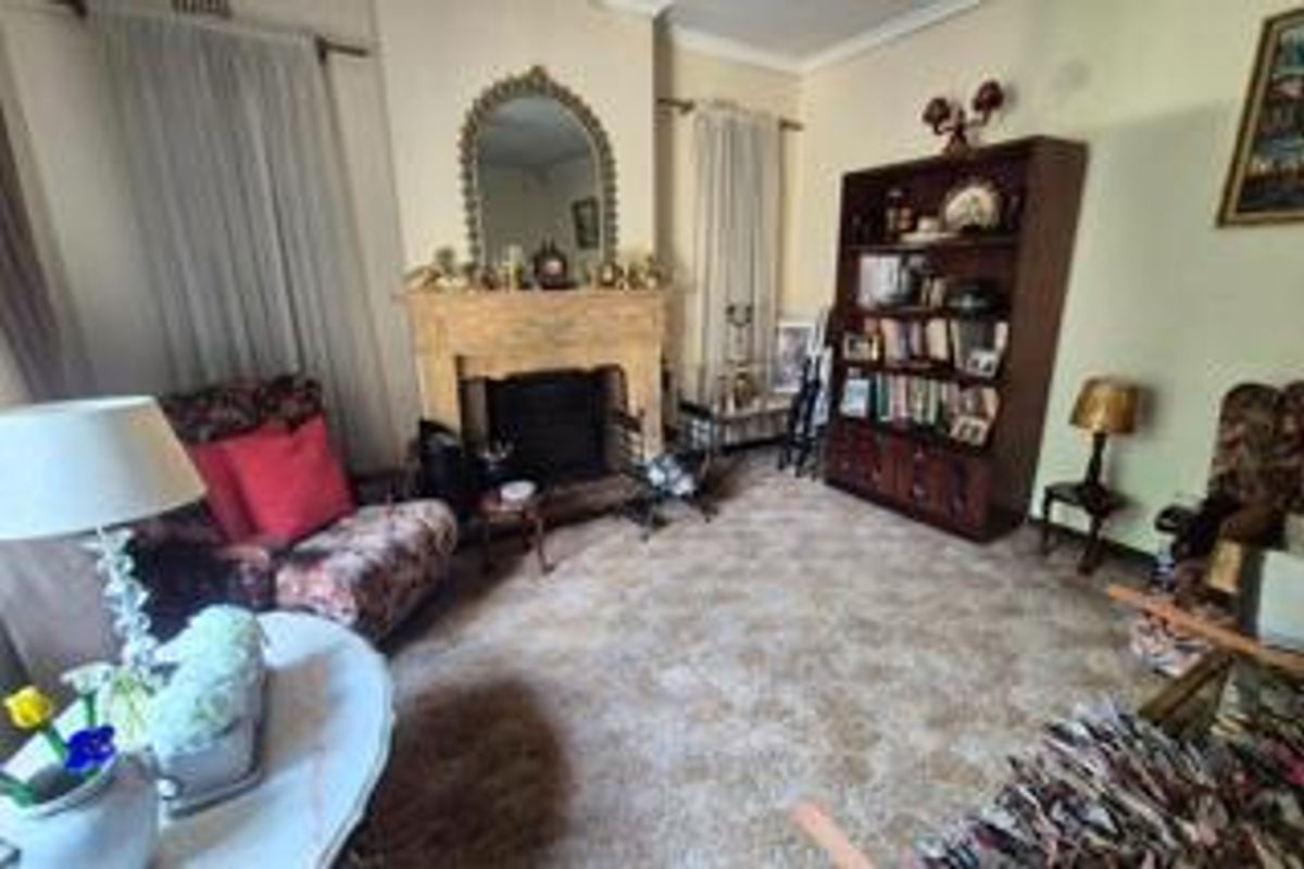 Spacious 3-Bedroom Family Home with Private 2-Bedroom Flatlet - Photo 4