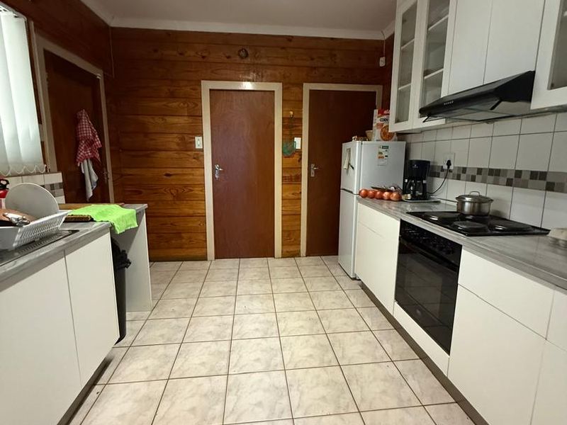 Massive family home for sale in Eros, Namibia. - Photo 6