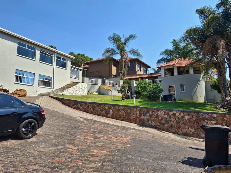 Bassonia Gem: Large 3-Bedroom House with Guest Flatlet - Photo 2