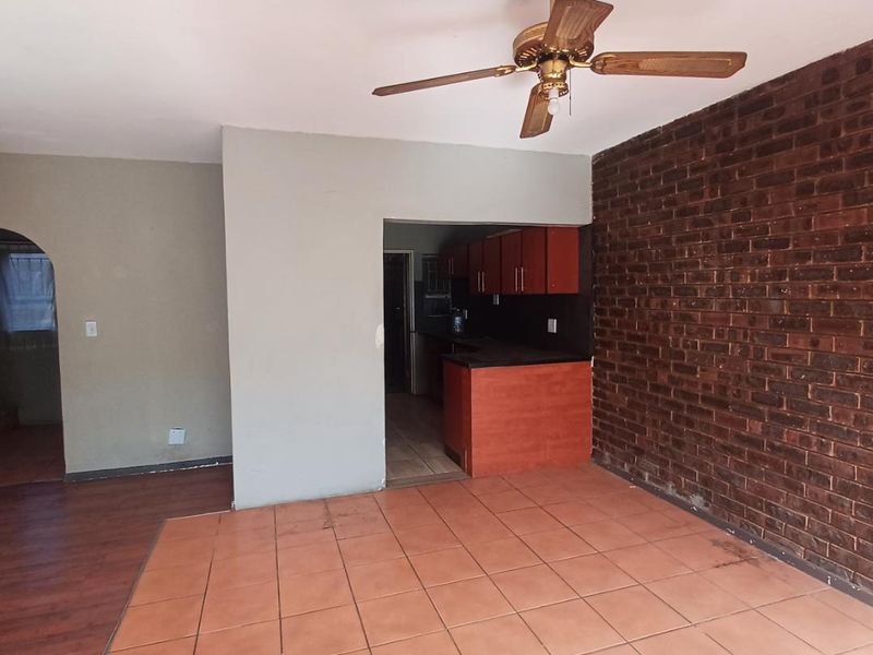 3 Bedroom Duplex For Sale - Photo 5