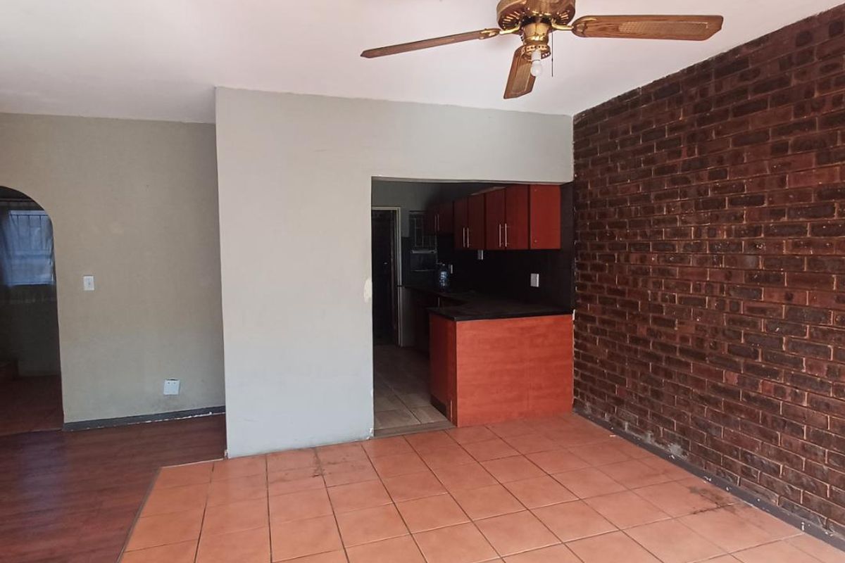 3 Bedroom Duplex For Sale - Photo 5