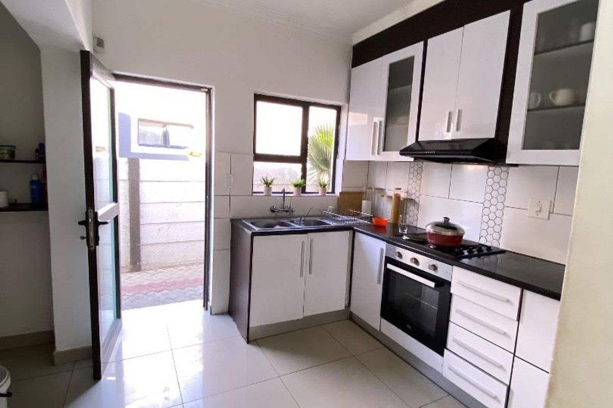5 Bedroom House For Sale – Cimbebasia - Photo 2