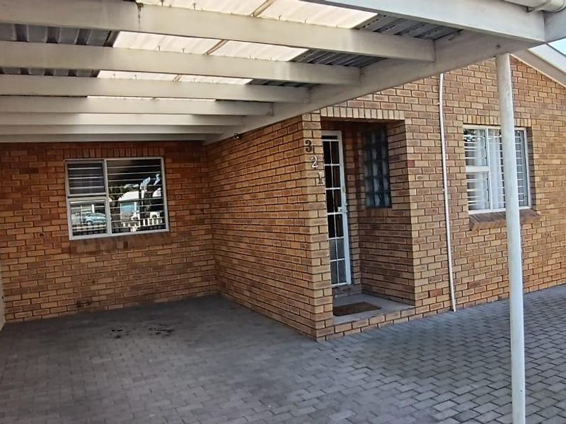 Prime location in Silvertown. - Photo 5