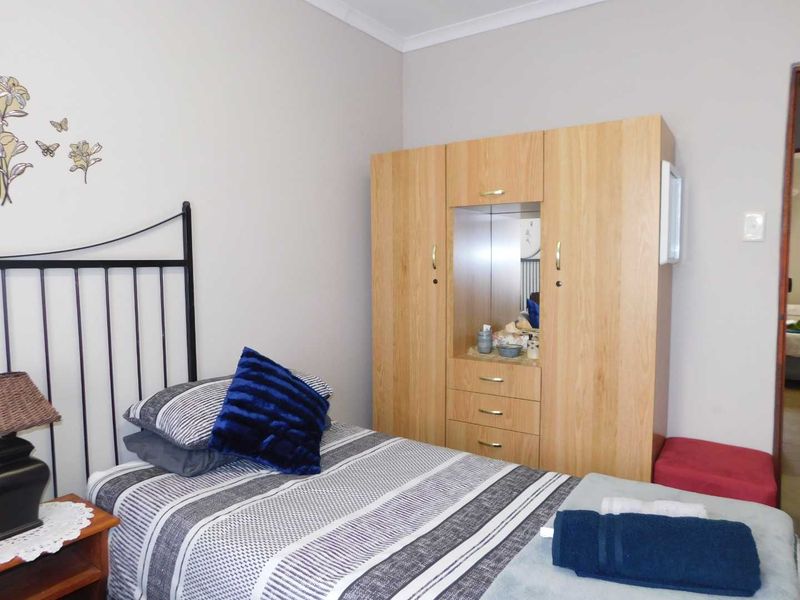 Corner property : Perfect for self catering units!! - Photo 6